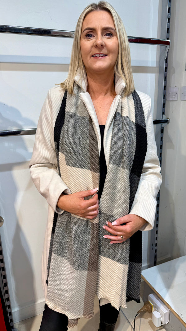Fiona - Black/Beige Ribbed Scarf