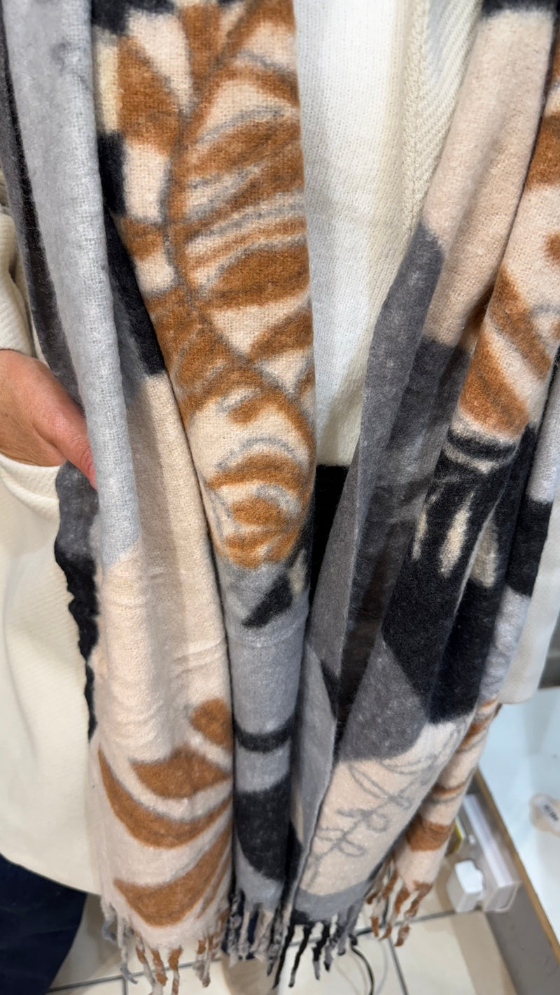 Evelyn - black /grey print scarf